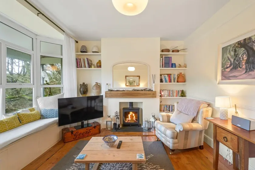 Cosy Home on the Waterfront Private Parking - Image 1