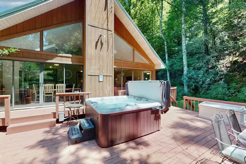 Creekside Retreat - Image 1