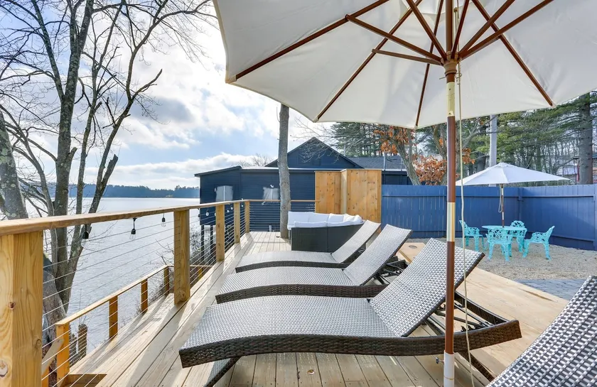 Victorian Lake Oasis Hot Tub Private Lakefront - Image 1
