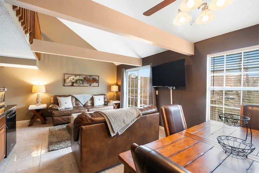 Branson Getaway - Condo for 6 in Epic Location - Image 1