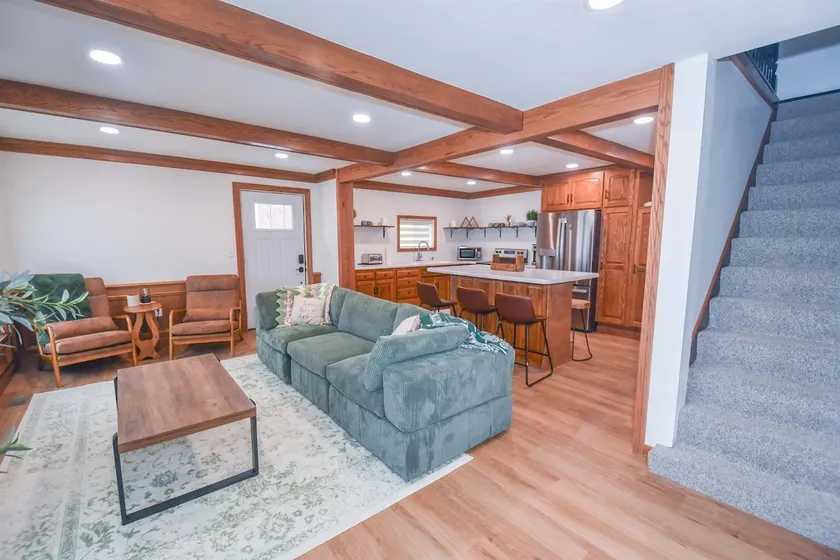 Charming Modern Amish Home l Family Friendly - Image 1