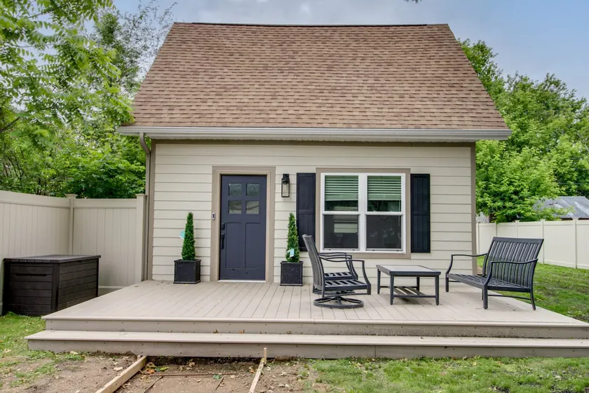 3 Blocks to Mtn Biking: 'The Cottage' in Crosby - Image 1