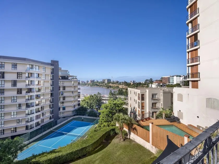 Riverview casa/ walk to Mater & children hospital - Image 1