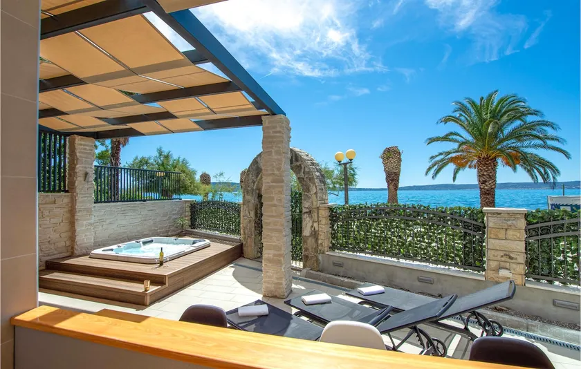 Three-Bedroom Apartment In Kastel Gomilica - Image 1