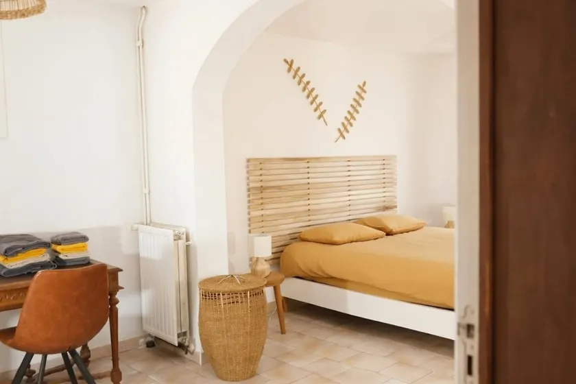 2 Bedrooms, Parking, Garden & Quiet – Duplex Apartment - Image 1