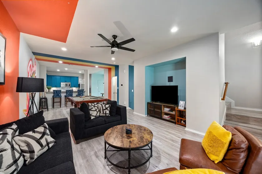 EaDo 3BR | Pool Table, Walk to Stadiums, Dining - Image 1
