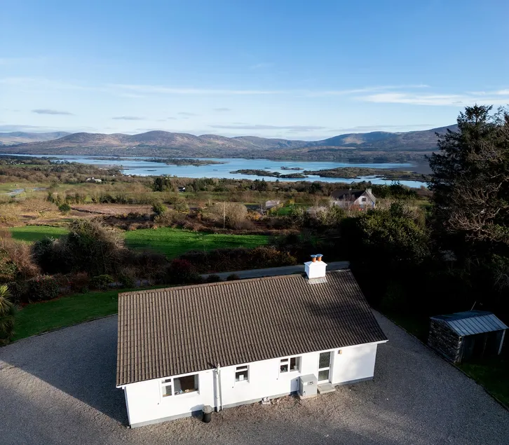 Seanacnoc Cottage overlooking Kenmare Bay - Image 1