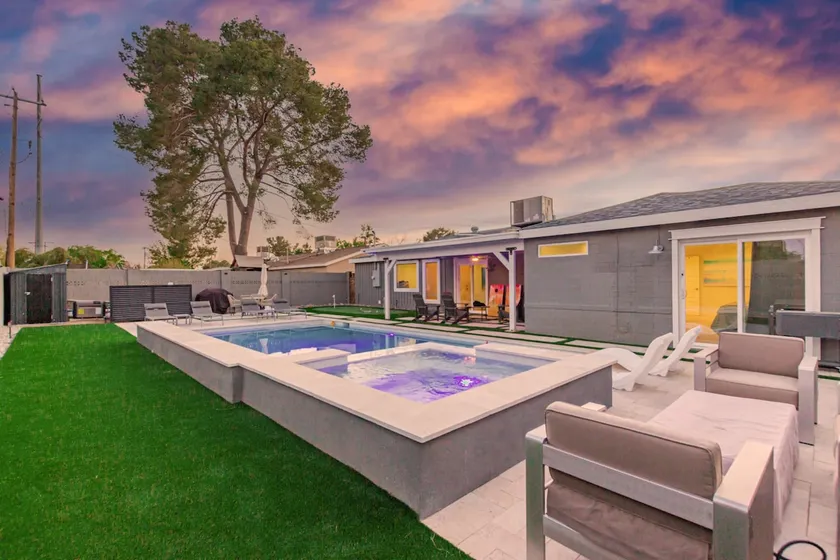Sunsets on 11th by Avantstay Resort-style Pool + Hot Tub Game Room - Image 1