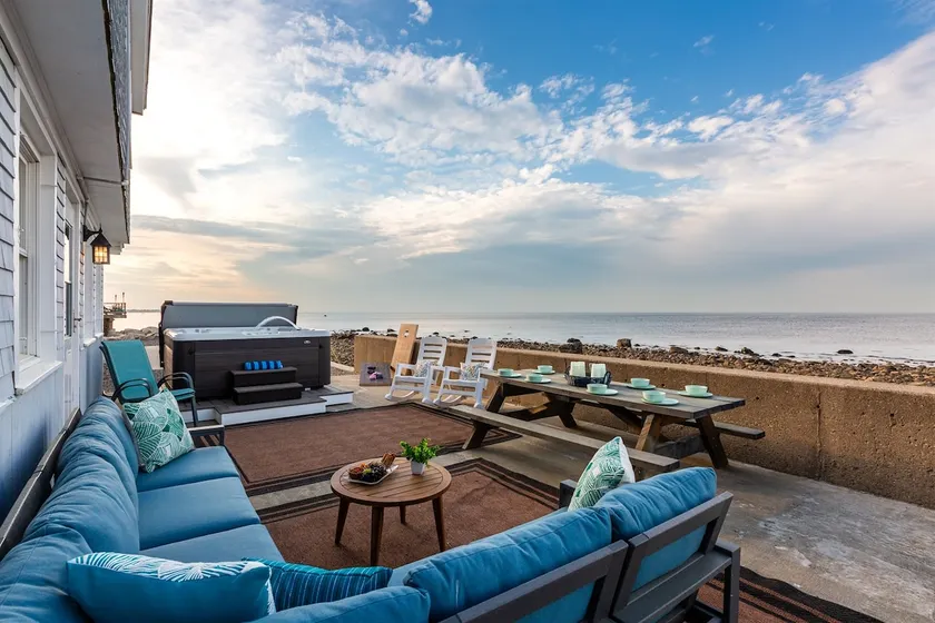 Oceanfront home w/Amazing Views, Hottub! Sleeps 10 - Image 1