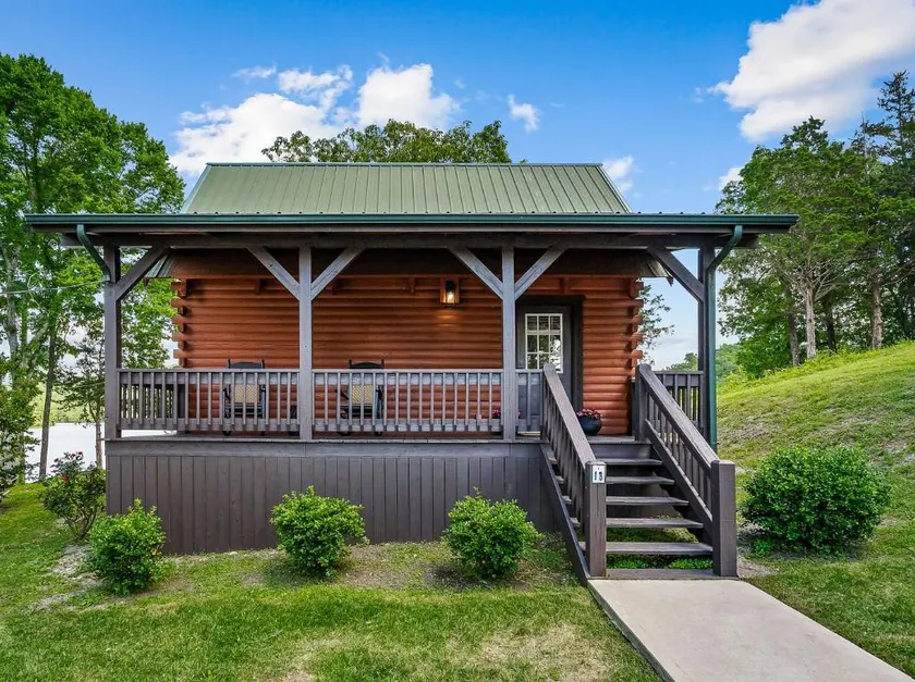 Eagle’s Perch Cabin: The Perfect Lake Life Escape - Image 1
