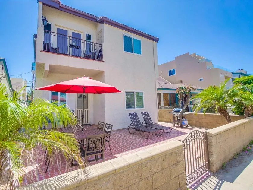 Jamaica Breeze 2 bed/2 ba Condo in Mission Beach with Large Private Patio! - Image 1