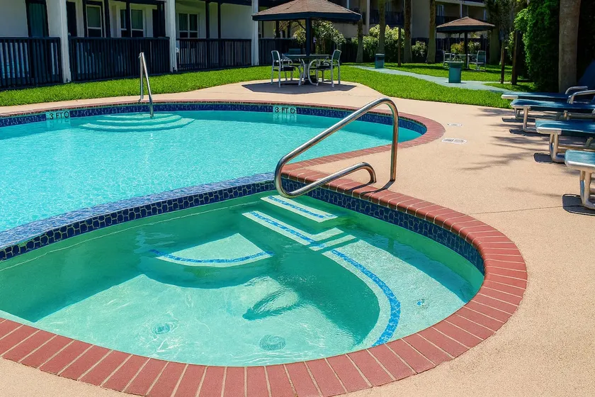 * Comfy Inside * Updated * Beach 50 yards away - Image 1