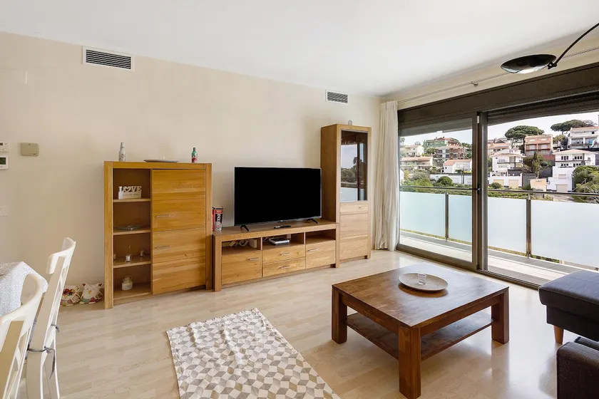 Modern and renewed Apartament Florí - Image 1
