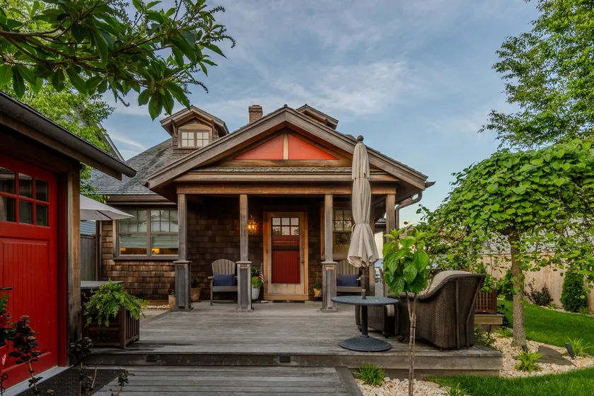 Ocean Front Property in Wickford Village - Image 1