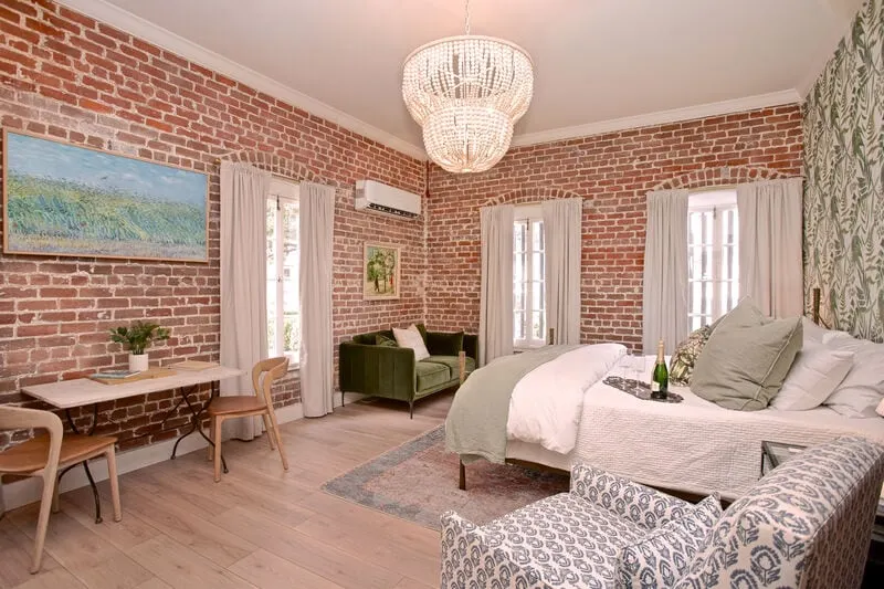 Natchez Charm - Studio, 1 Bath, Full Kitchen, King Bed, 2 Blocks from Mississippi River - Image 1