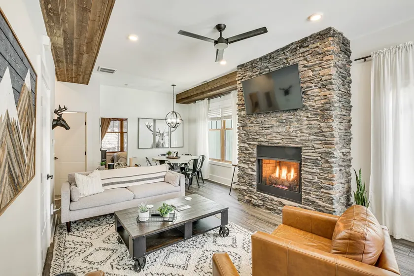 Dtwn Blowing Rock Condo w/ Private Hot Tub! - Image 1