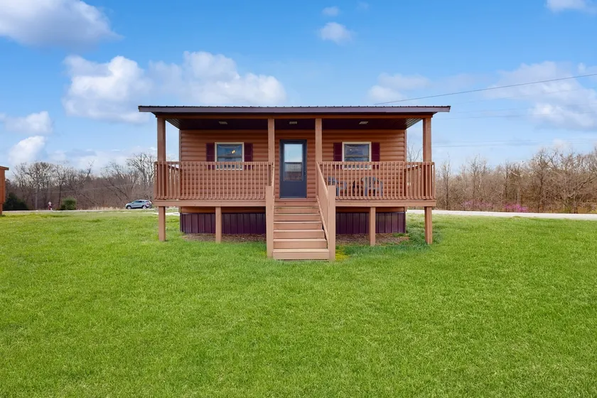 Cabin 2: Lakeside in Murphysboro - Image 1