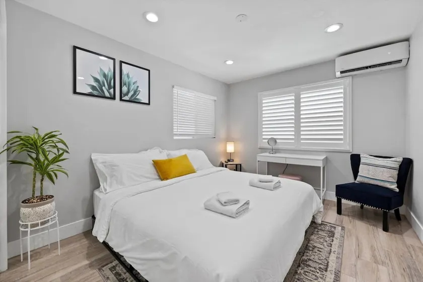 10mins to Disney 2BD/2BA Private Ensuite w/ 3 beds - Image 1