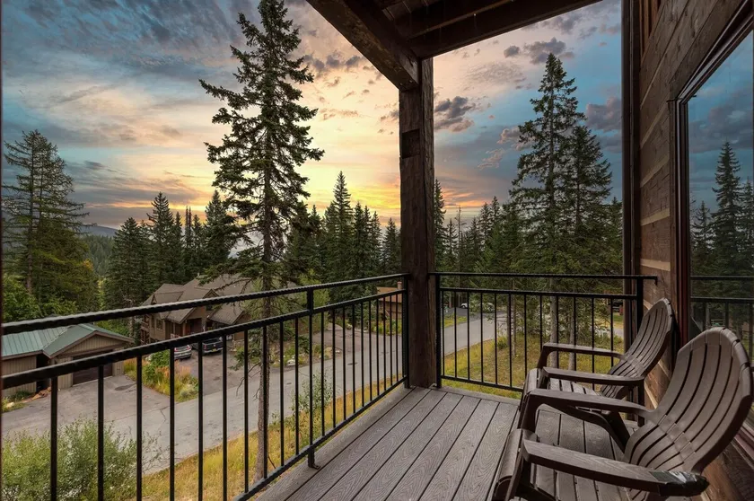 Great views - just steps to the slopes! - Image 1