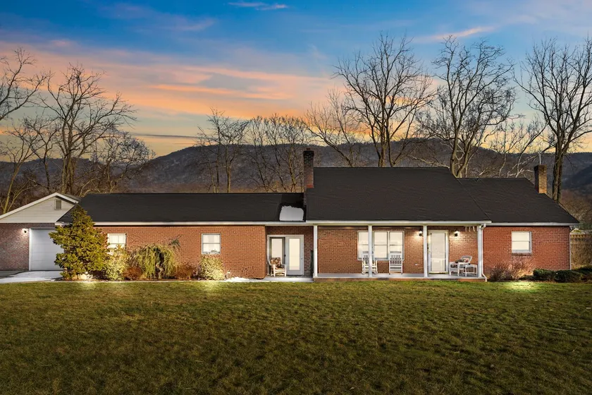 Riverside Retreat - Image 1