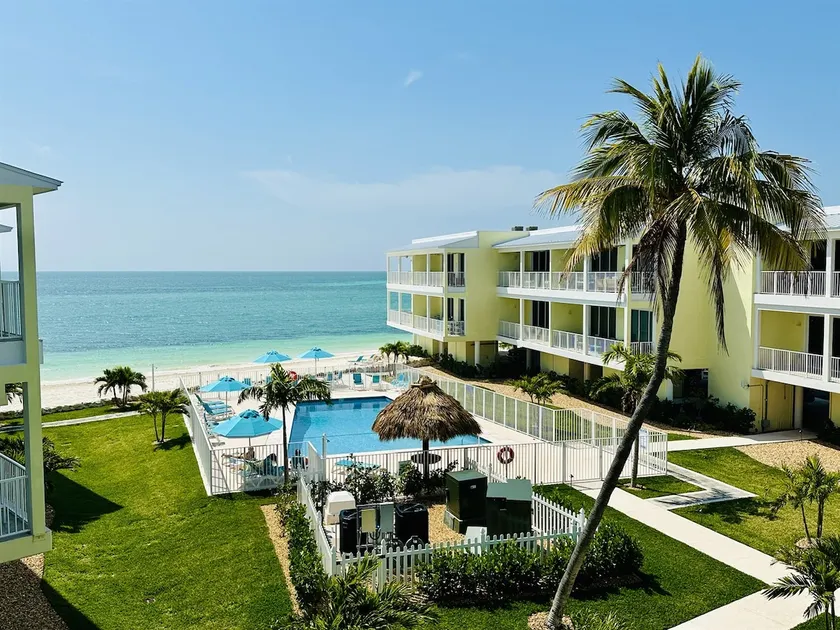 *NEW* Private Beach, pool & fully loaded kitchen - Image 1