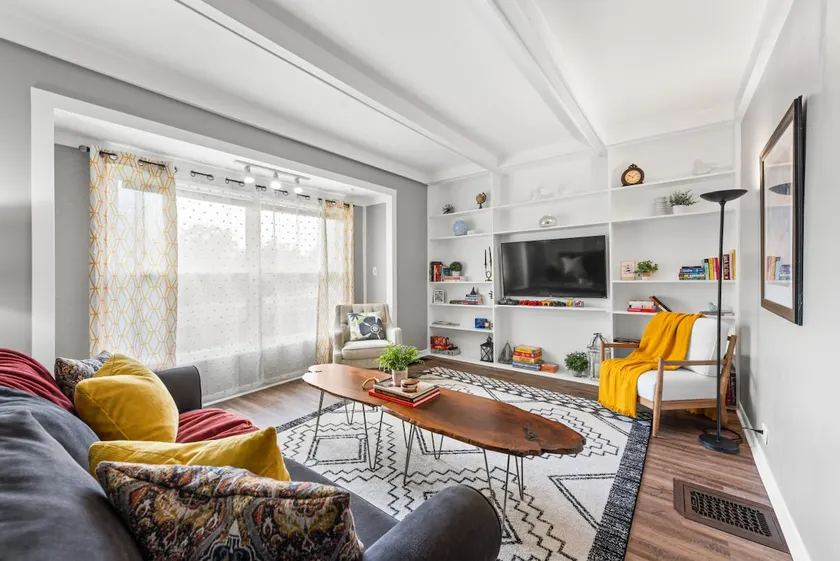 2 Bedroom in Kamm's Corner! - Image 1