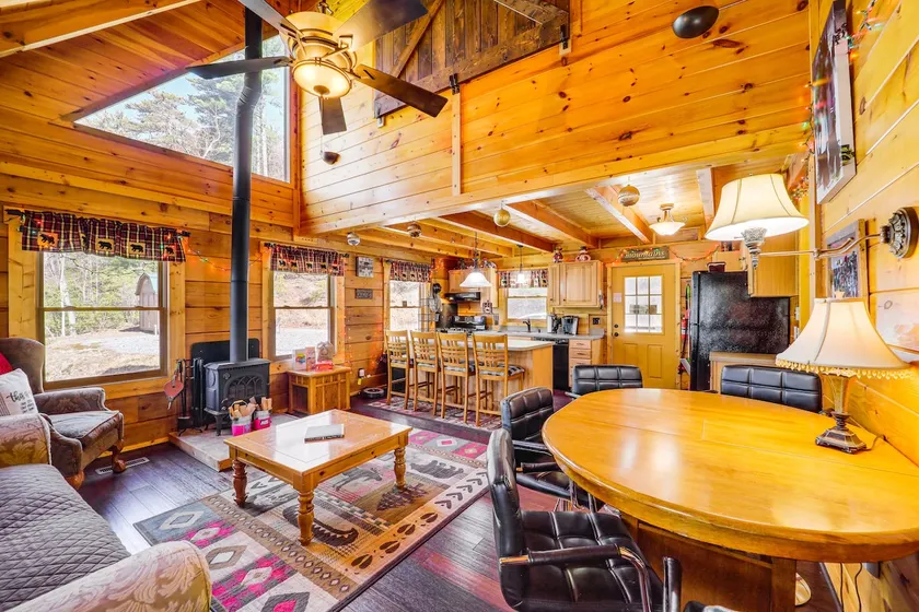 Cozy Family Cabin w/ Hot Tub - 10 Mi to App State! - Image 1