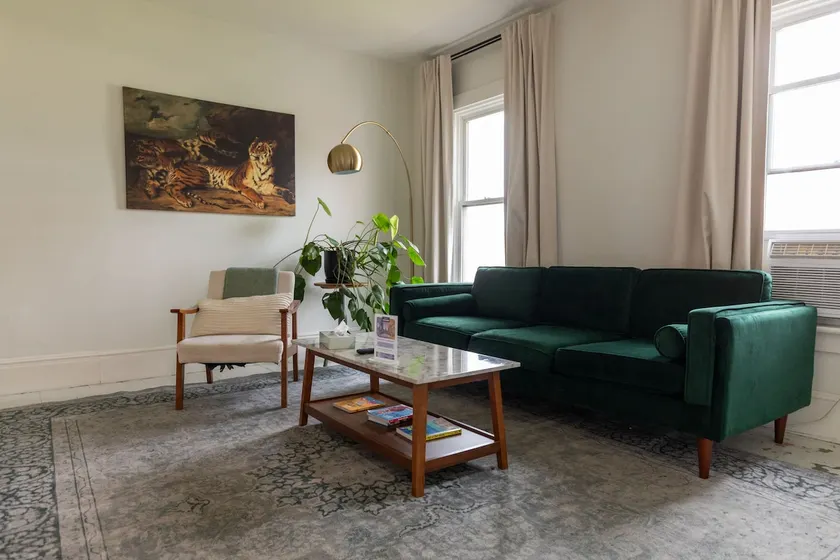 Updated 2BR, 5min/NWMC, 5min/Dwntwn, Prvt Parking - Image 1