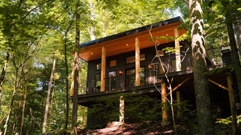 The Den | Moody + Modern + Romantic + Hot tub - Image 1