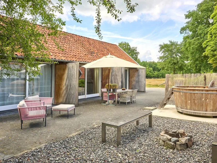 Rural holiday home with a hot tub - Image 1
