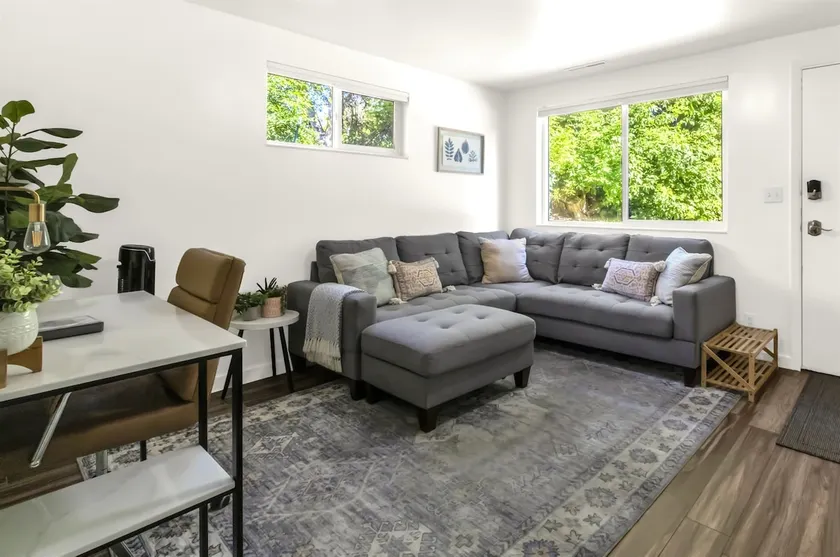Bright 2 Bd - Great Location Near USU and Downtown - Image 1