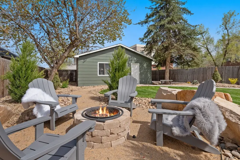Spirit of the Rockies - Private Backyard & Hot Tub - Image 1