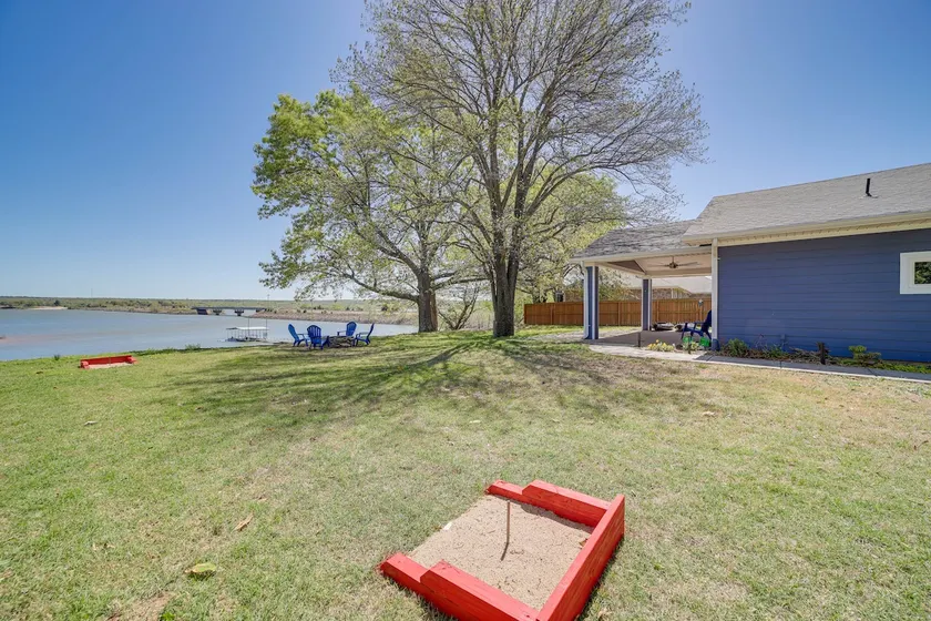 Lakefront Eufaula Cabin w/ Fire Pit & Private Dock - Image 1