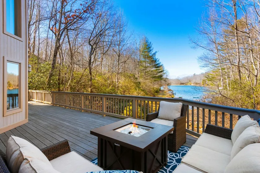 Spacious lake home, firepit, fireplaces, pool - Image 1