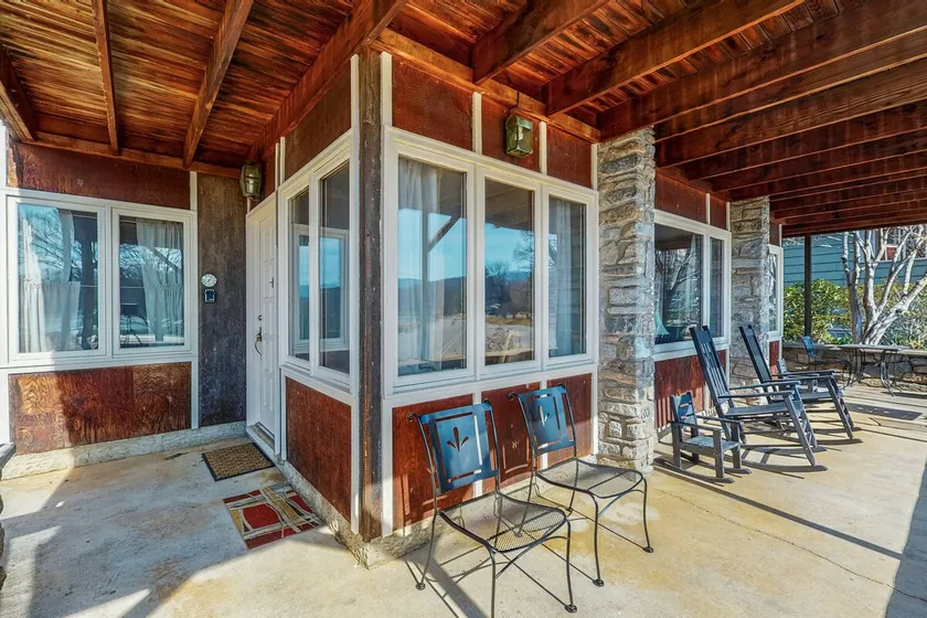 Casual Lake View Escape, free WiFi, & Full Kitchen - Image 1