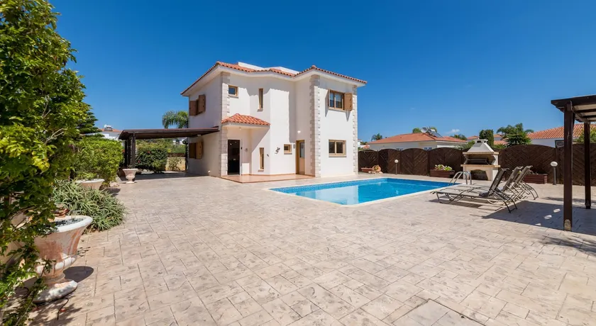 Villa Elena Gardens - Image 1