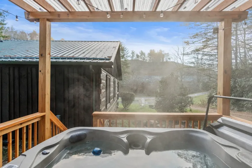 Convenient Creekside Cabin w Hot Tub | King Bed - Image 1
