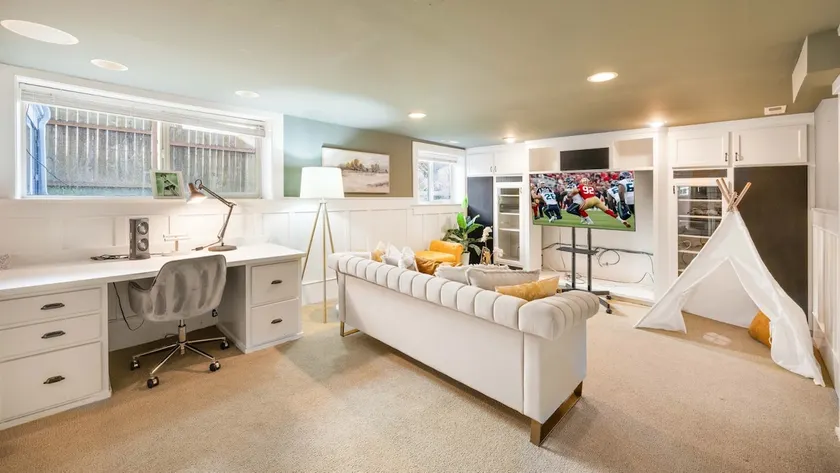 Seattle Luxury 3B2B Daylight Basement 13 min to DT - Image 1