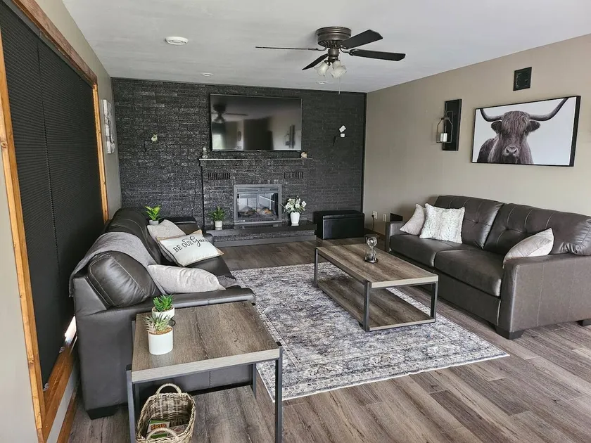 Near Ivy Black Venue | Sleeps 8 | 20 Min to Duluth - Image 1