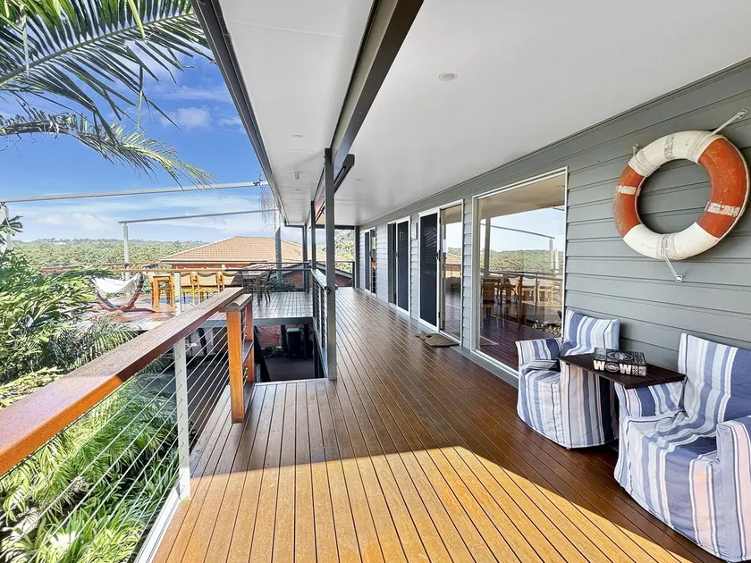 Fab 3-Bed Stay with Great Outdoors  Water Views - Image 1