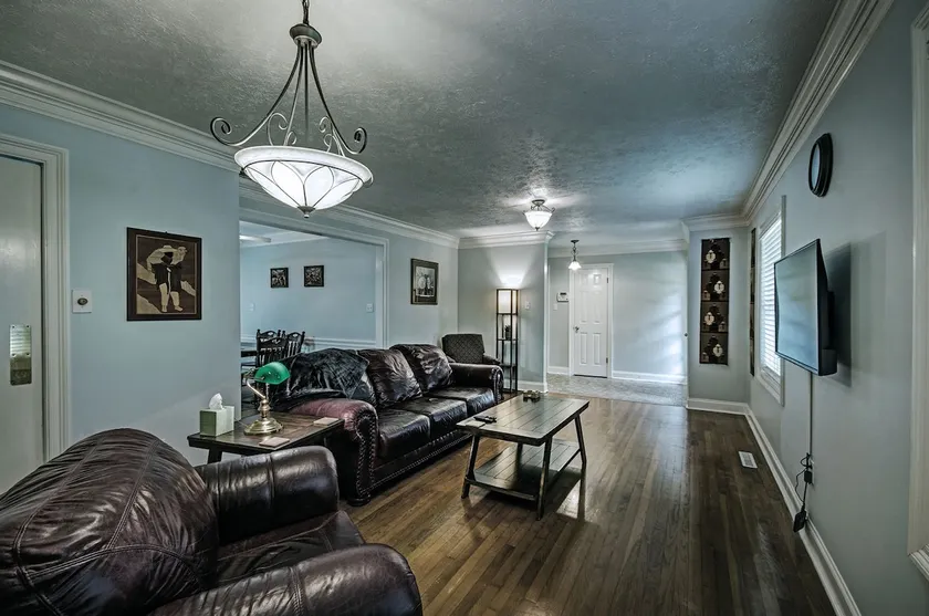 *King* Bed House in the Heart of Jackson - Image 1