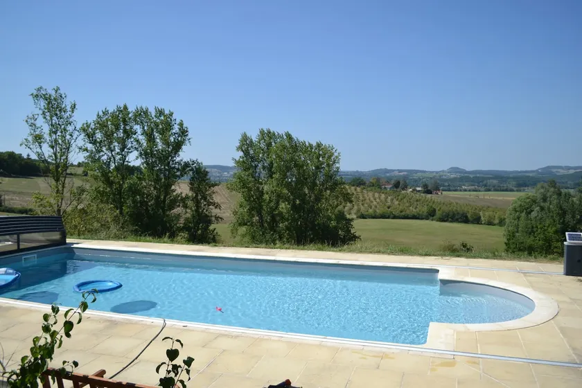 Al Bioule – Air-conditioned house with pool - Image 1