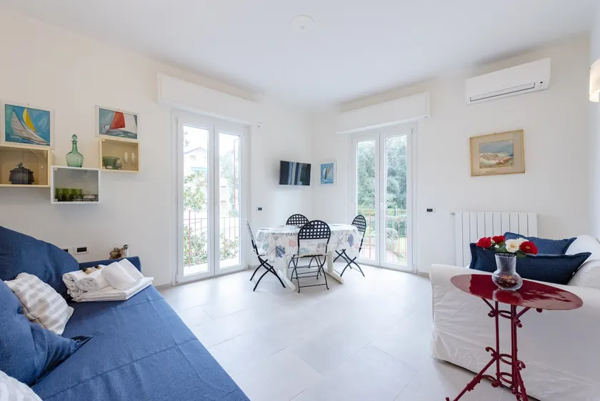 JOIVY Blissful Flat for 6, Close To The Beach - Image 1
