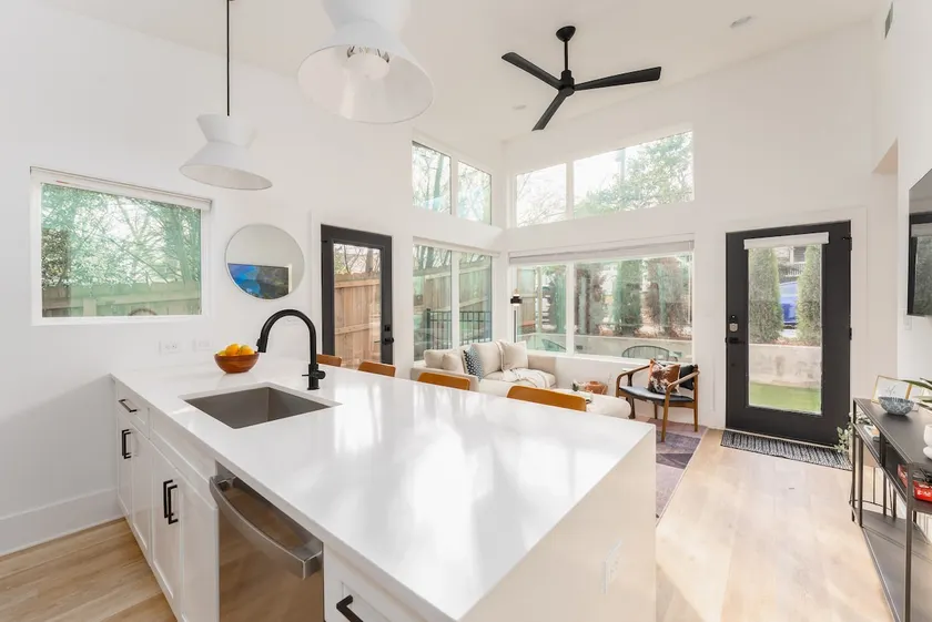 Modern 2BR Near Downtown Atlanta, Mercedes Stadium - Image 1