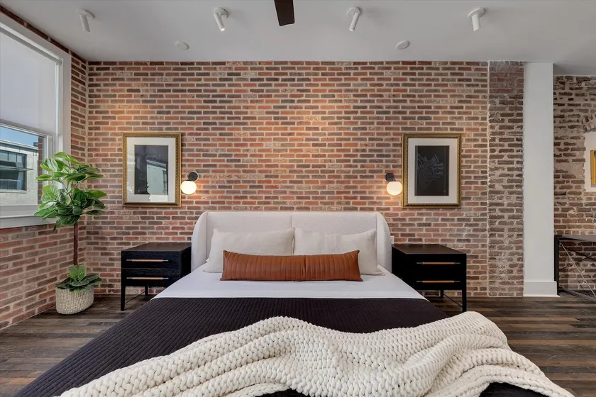 Loft Style Spacious Lux Apt 202, sleeps 6 - Image 1