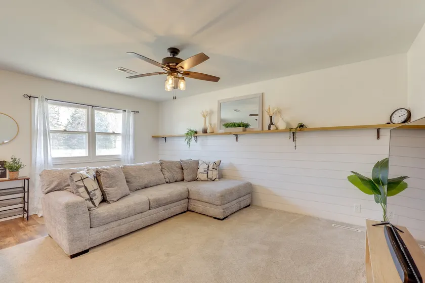Family-friendly Lincoln Home w/ Sandbox & Grill! - Image 1