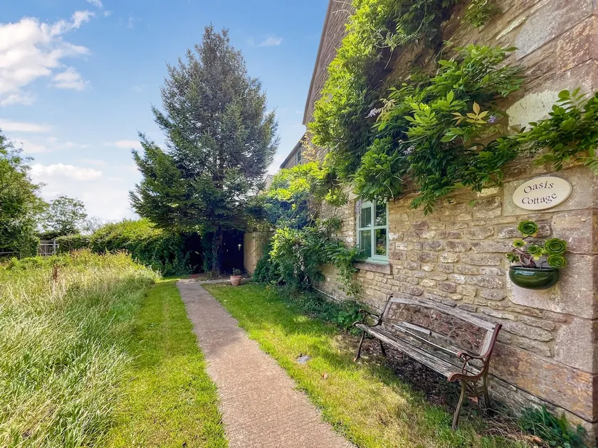 Oasis Cottage - Image 1