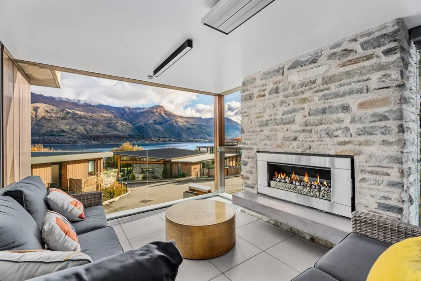 Luxuy Vista - Image 1