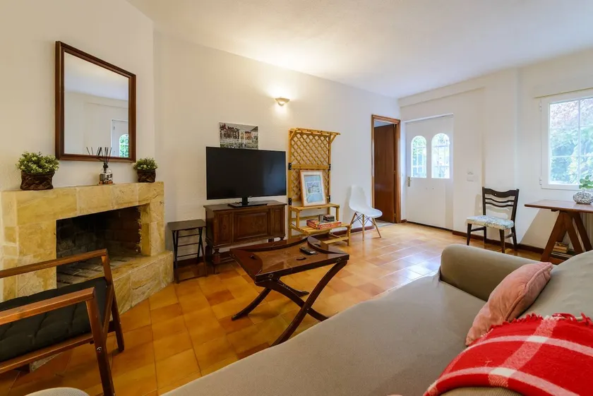 House with fireplace and parking near Barajas - Image 1