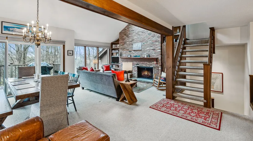 Fireplace Condo with Sweeping Golf Views, Greenswa - Image 1